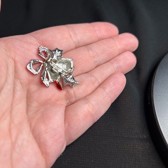 VTG Silver Tone Metal Christmas Bells Brooch. Unbranded. - Picture 6 of 7